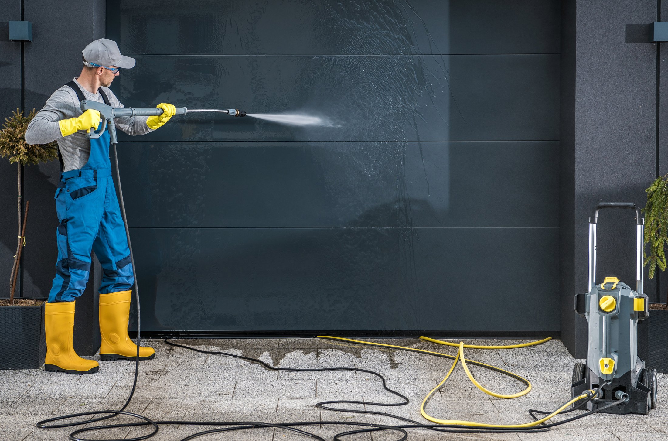 Residential Garage Doors Powerful Pressure Washing
